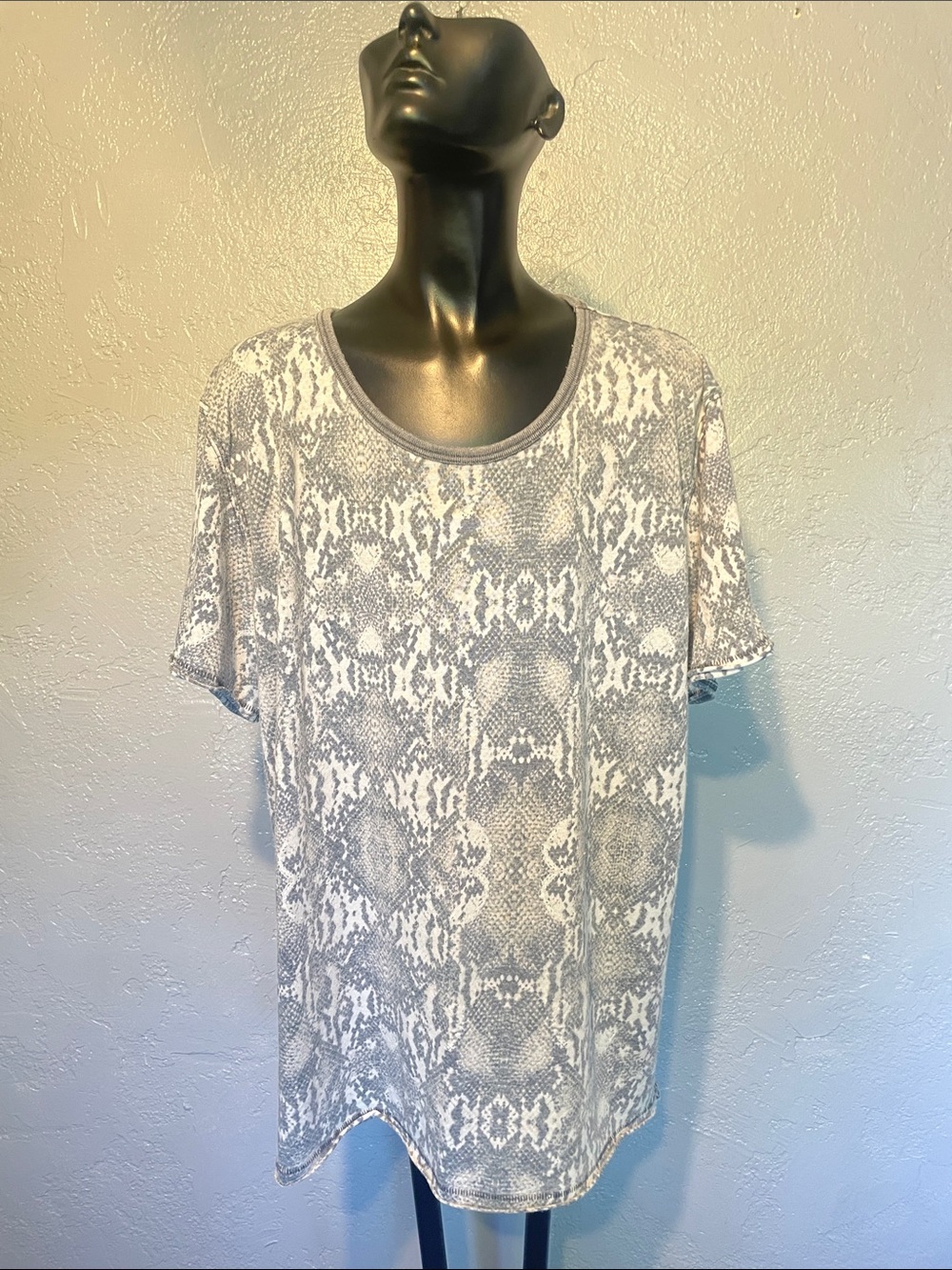 Short-Sleeve Snake-Print Tee - Gray/White cotton & polyester